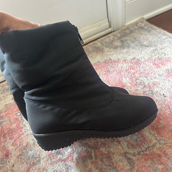 Toe Warmers Canada Jennifer Waterproof Snow and Rain boots. Size 7.5 W - Picture 3 of 8